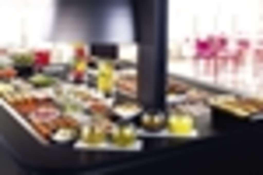Campanile Moulins Avermes Restoran fotoğraf