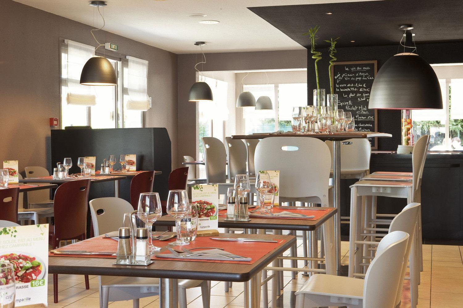 Campanile Moulins Avermes Restoran fotoğraf