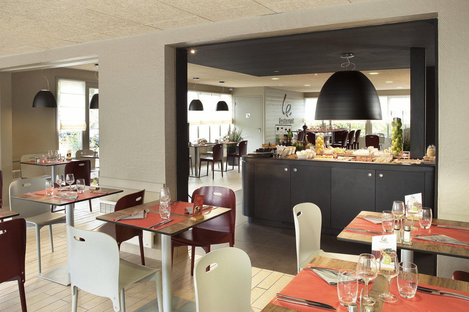 Campanile Moulins Avermes Restoran fotoğraf